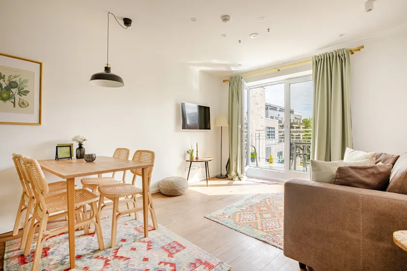 Charming Apartment Close to Heart of Hamburg - Image 1