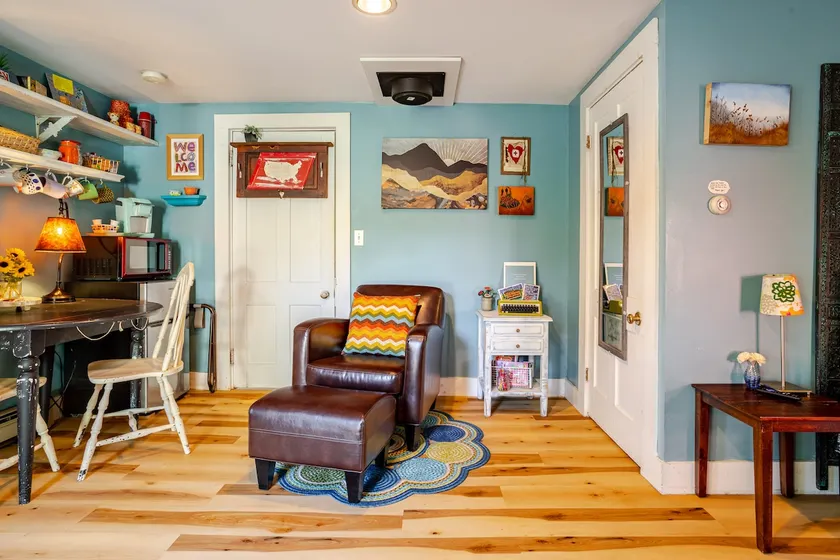 Studio Suite on Main Street! - Image 1
