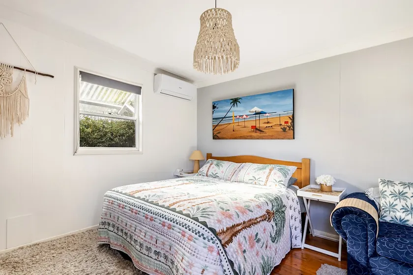 Beachside cabin + solar heated pool @ Spoon Bay - Image 1