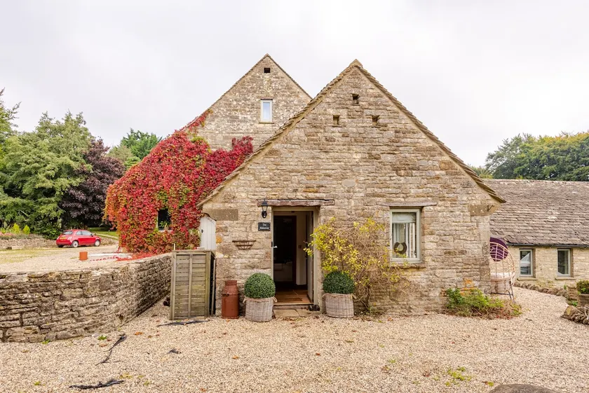 The Hideaway - Authentic Cotswolds Village Living - Image 1