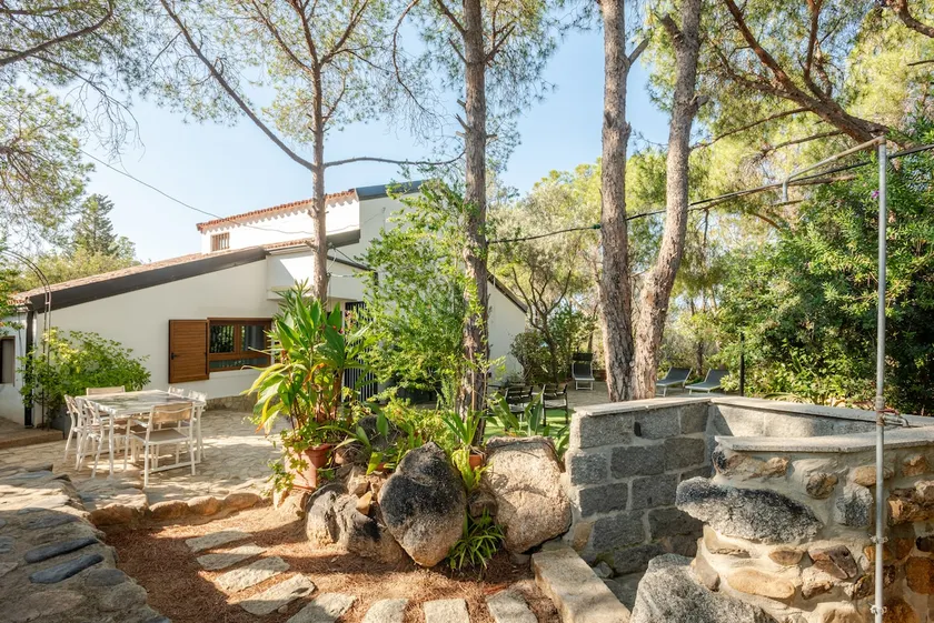 CAPITANA 8 Bedroom Villa with Direct Access to the Beach and Vast Garden - Image 1
