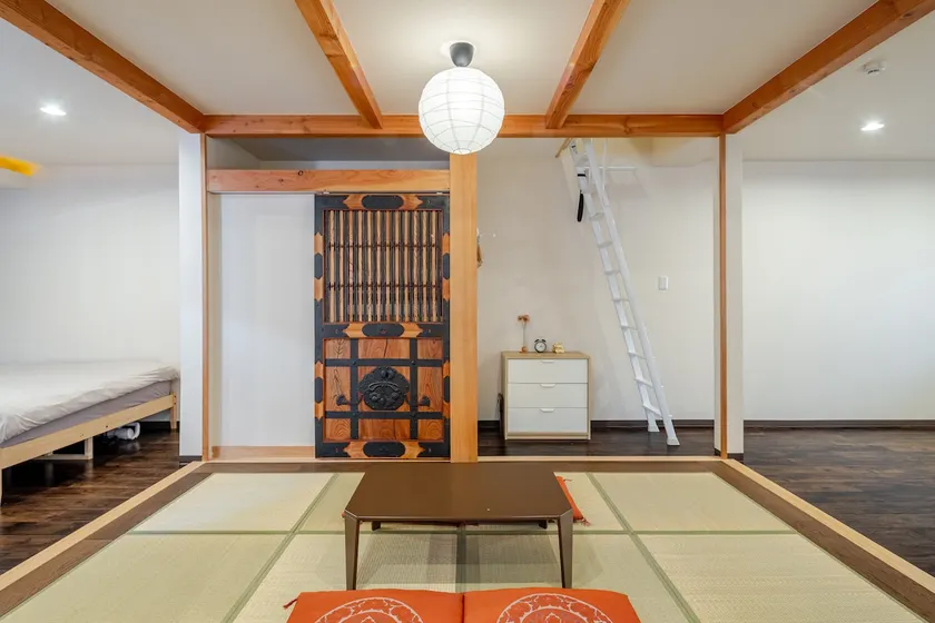 Close to the station, directly connected to Kansai Airport, a quiet location with a Japanese garden / 2nd floor - Image 1