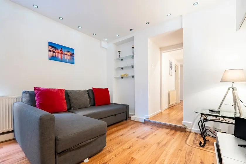 2 double bedroom ground floor flat. 4 Beds - Image 1