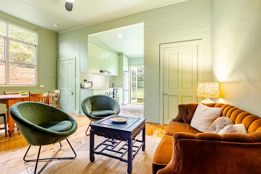 No 2: Charming and historic Carrington Cottage - Image 1