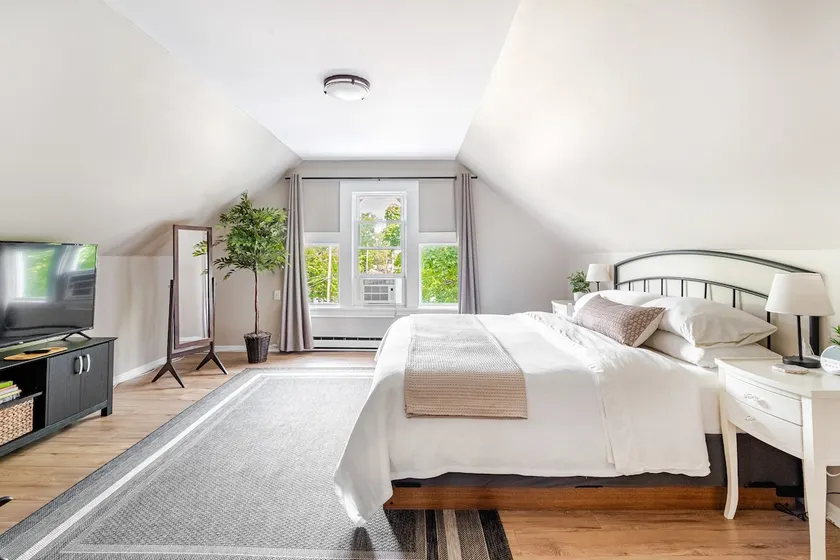 The A Suite - Spacious Unit with a King Size Bed - Image 1