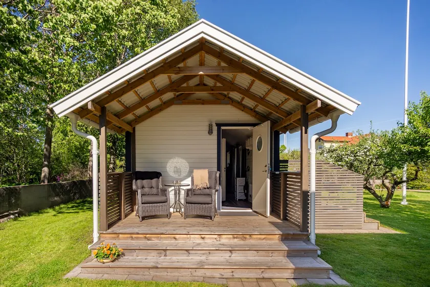 Detached cottage on scenic Öckerö. - Image 1