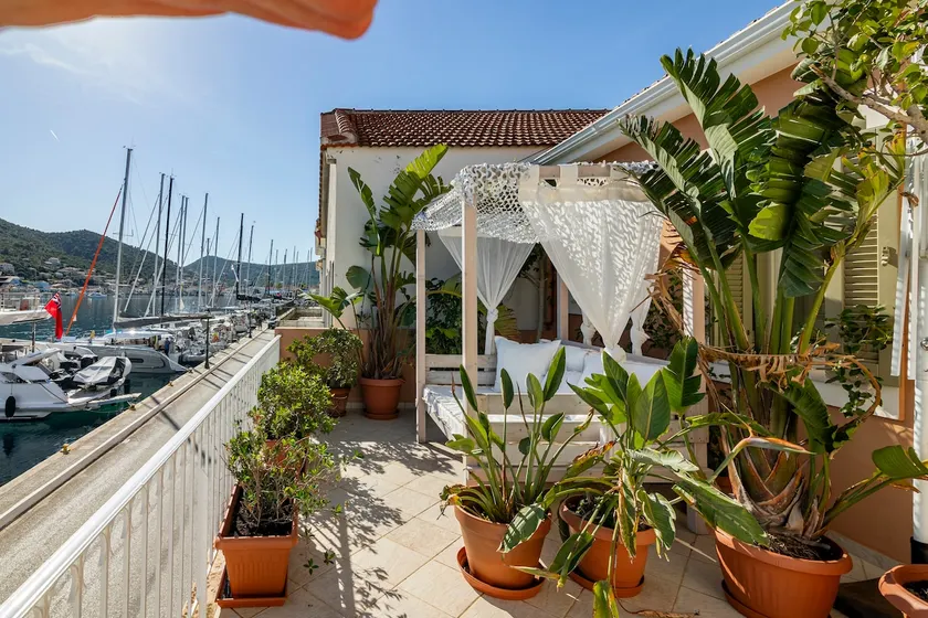 FOS - The Artist's House - Ithaki - Image 1