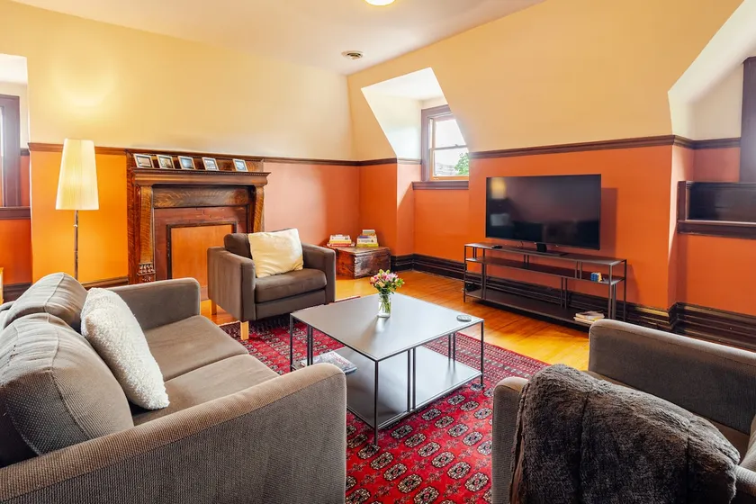 Large victorian 3rd flr apt in walkable eastend - Image 1