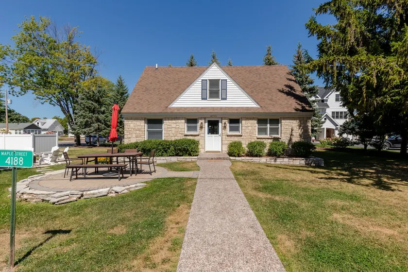 Cottage in the Creek- Centrally Located DoCo Oasis - Image 1