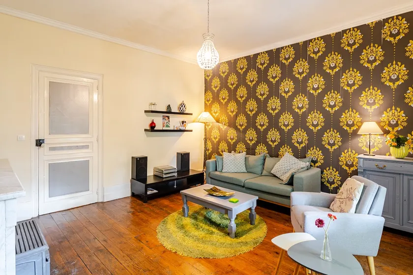 Spacious apartment with fireplace. - Image 1