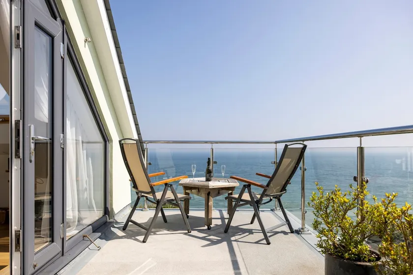 Seascape, Mevagissey cliff top B & B apartment. - Image 1