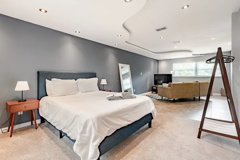 2/2 Spacious Modern House - Image 1
