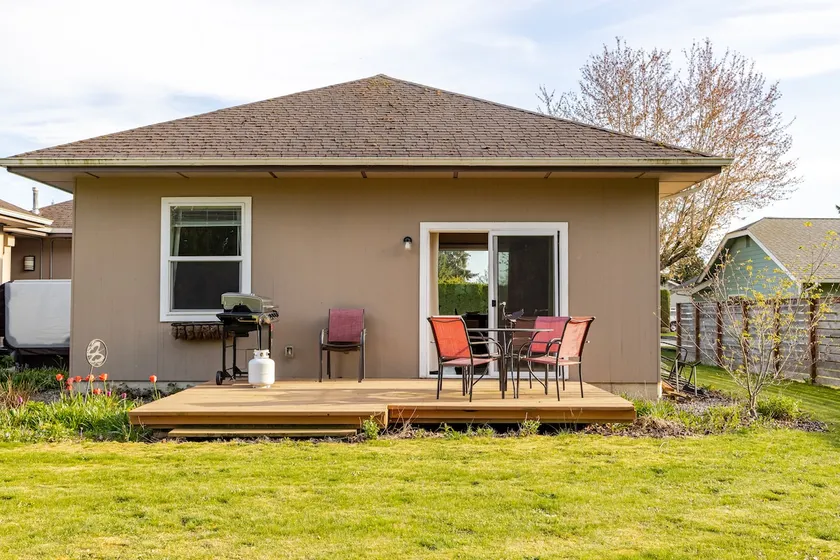 Creek-side Cottage - Image 1