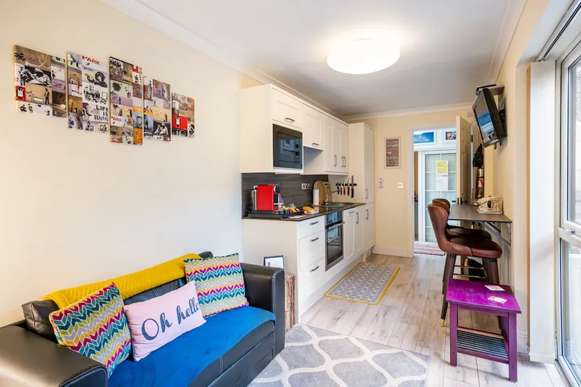 Gems Place - Modern Apartment. - Image 1