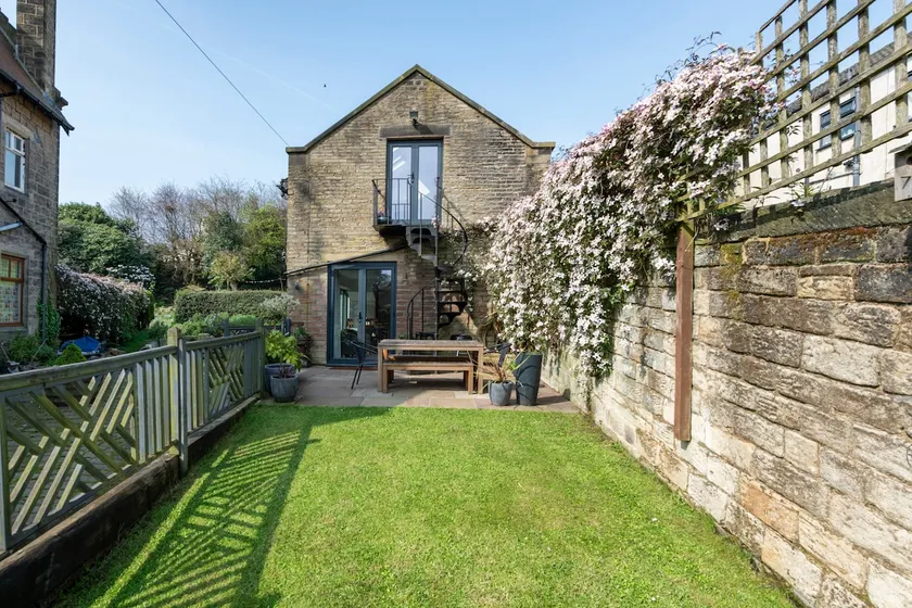 Coach house Baildon - Image 1
