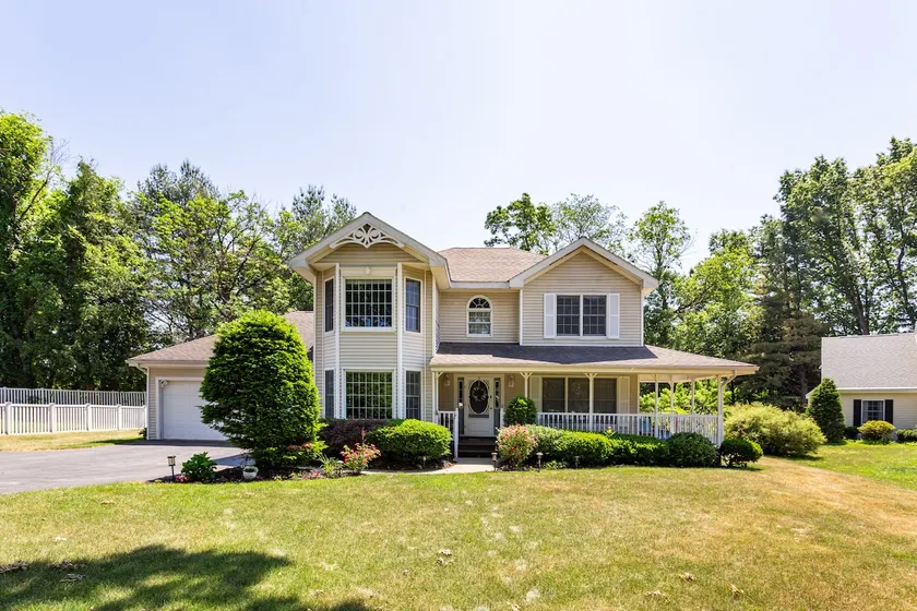 Comfortable home in saratoga springs - Image 1