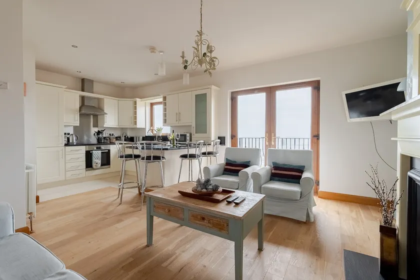 Beautiful coastal apt with spectacular views. - Image 1