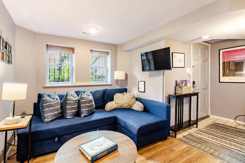 Capitol Hill 1BR, sleeps 4, Short Walk to Capitol - Image 1