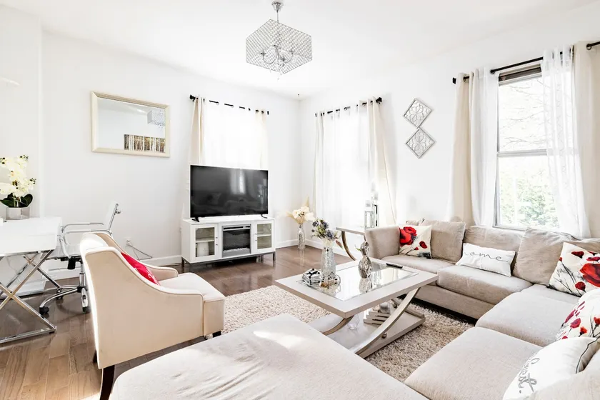 Astoria/LIC Gorgeous 3 Bdrm Free Parking - Image 1