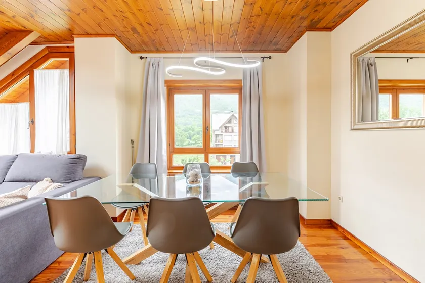 Three bedroom attic with beautiful mountain views - Image 1