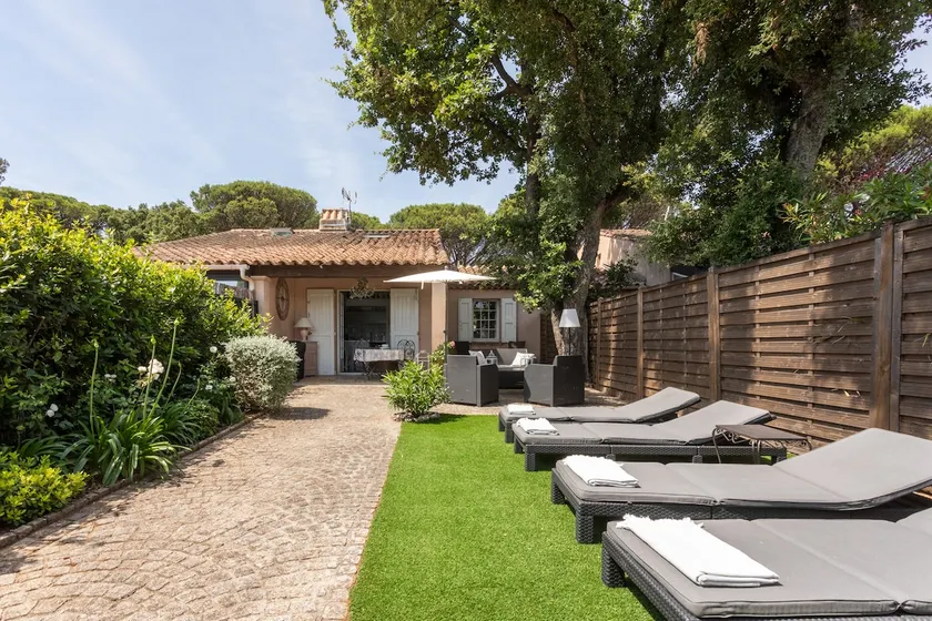Charming farmhouse just a short distance from Saint-Tropez - Image 1