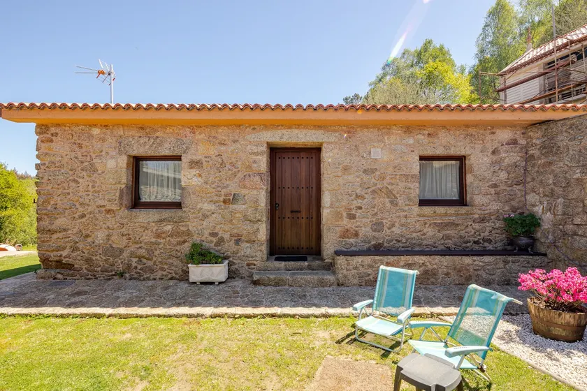 Cozy house in the countryside - Image 1