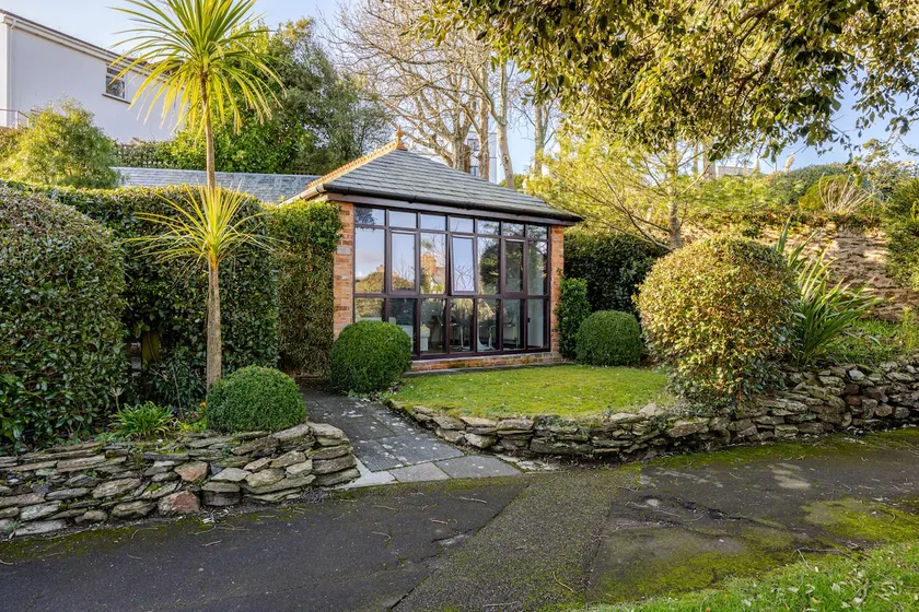 Charming Summerhouse Annexe in lush gardens in Fowey - Image 1