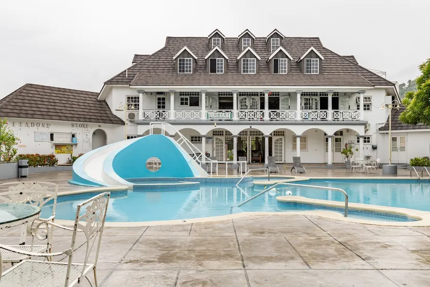 Suite B24 at Sandcastles - Image 1