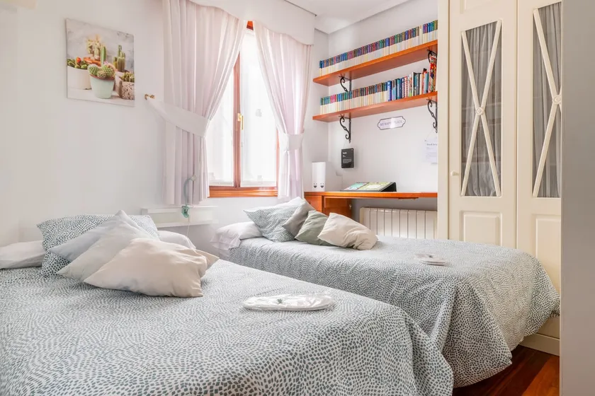 Cozy apartment with estuary views, near Bilbao - Image 1