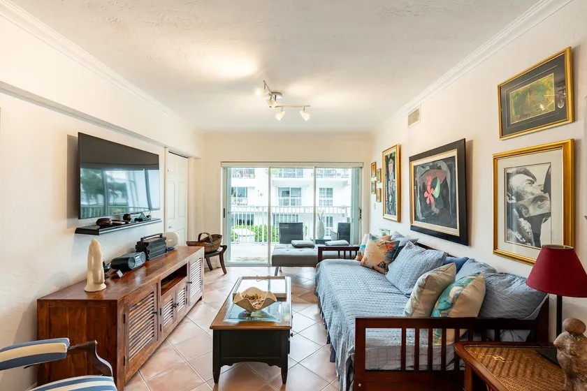 ONE BEDROOM KING-STEPS AWAY FROM THE BEACH - Image 1
