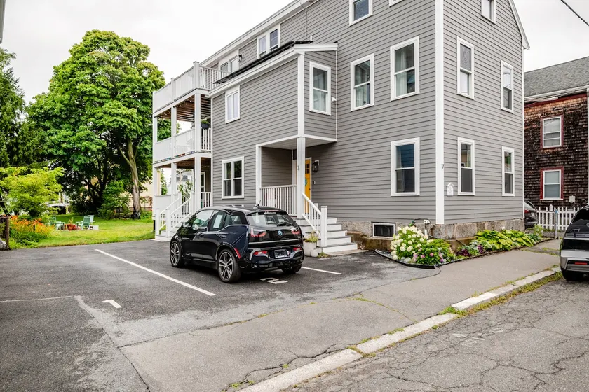Modern Salem: Whole 2 Bed 2 Bath Unit - Image 1