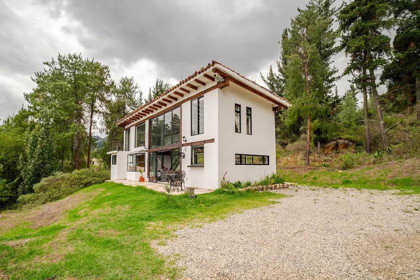 Beautiful cabin with mountain views - Image 1