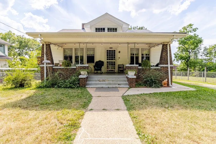 Bring the Pets 3 bed/1.5 bath Close to Everything - Image 1