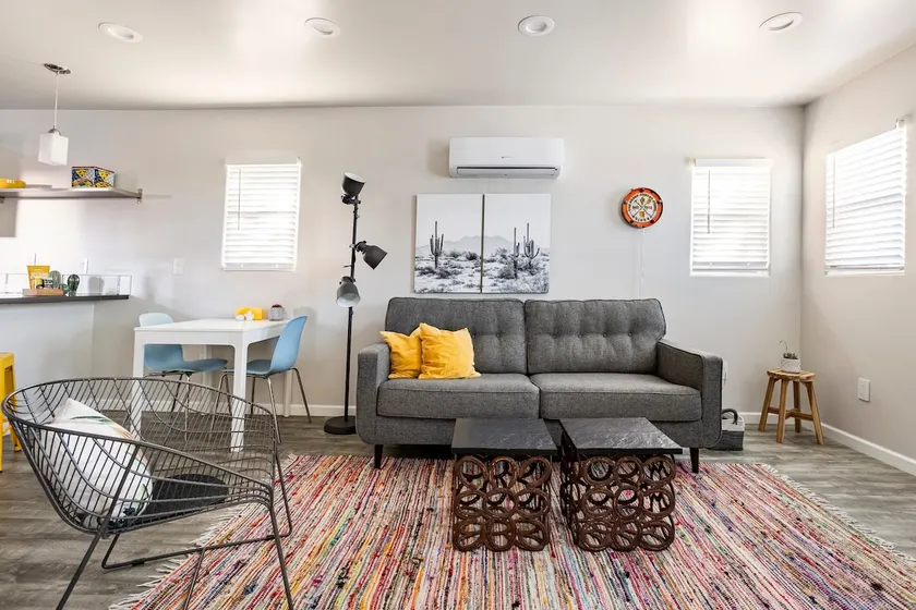 Freshly renovated 1 bedroom house, steps from UofA - Image 1