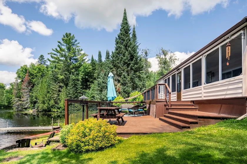 The Pines of Lac des Iles: Five Bed Lake House - Image 1