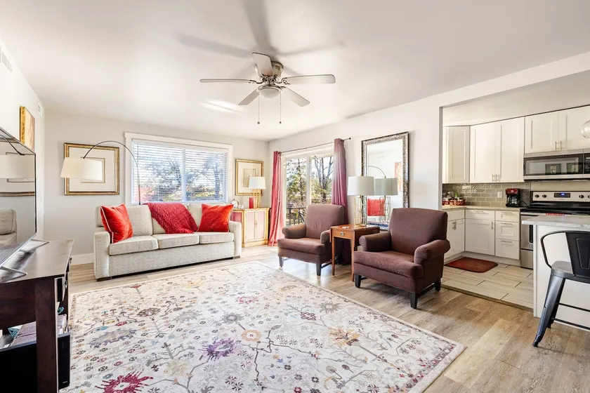 ”THE EXECUTIVE RETREAT” Clean, Quiet, and Comfy - Image 1