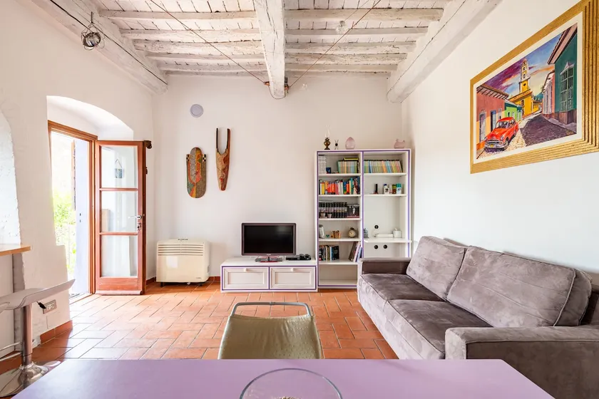 Private house with a roof garden. - Image 1
