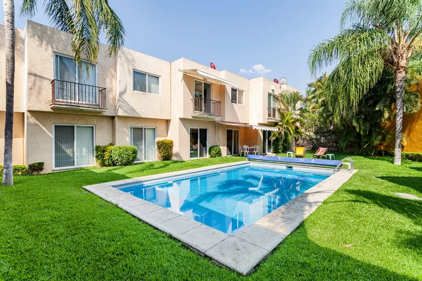 House in a condominium with a pool in Yautepec, Morelos - Image 1