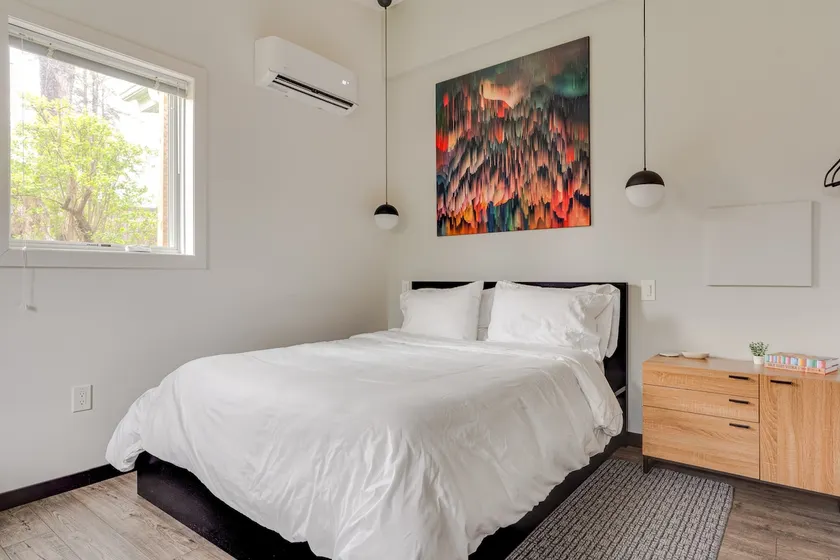 Modern Cozy Suite w/ Kitchen & Private Entrance - Image 1