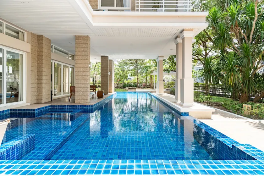 Luxurious Beachfront 3 Bedroom Villa - Image 1