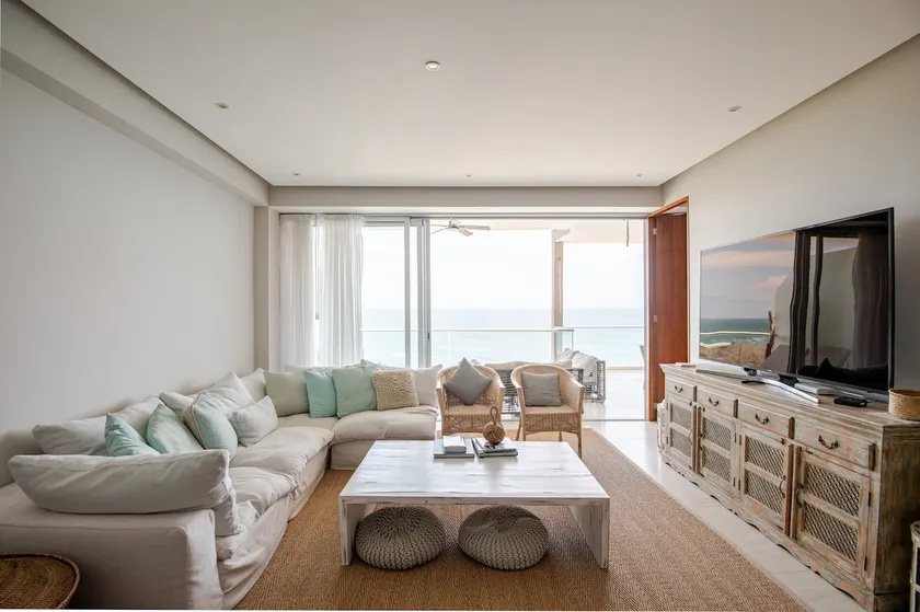 A magical place with a private bay - Image 1