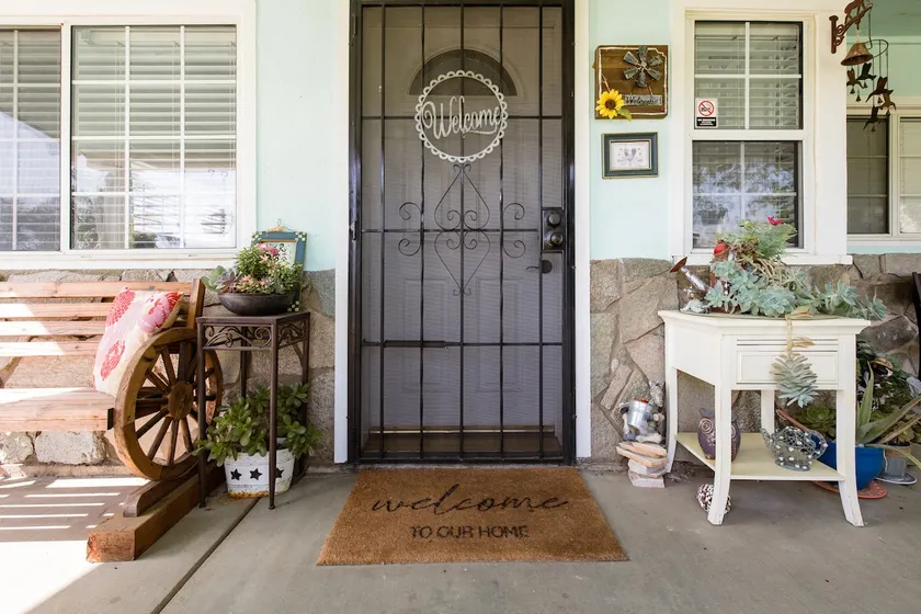Norco country private entrance - Image 1