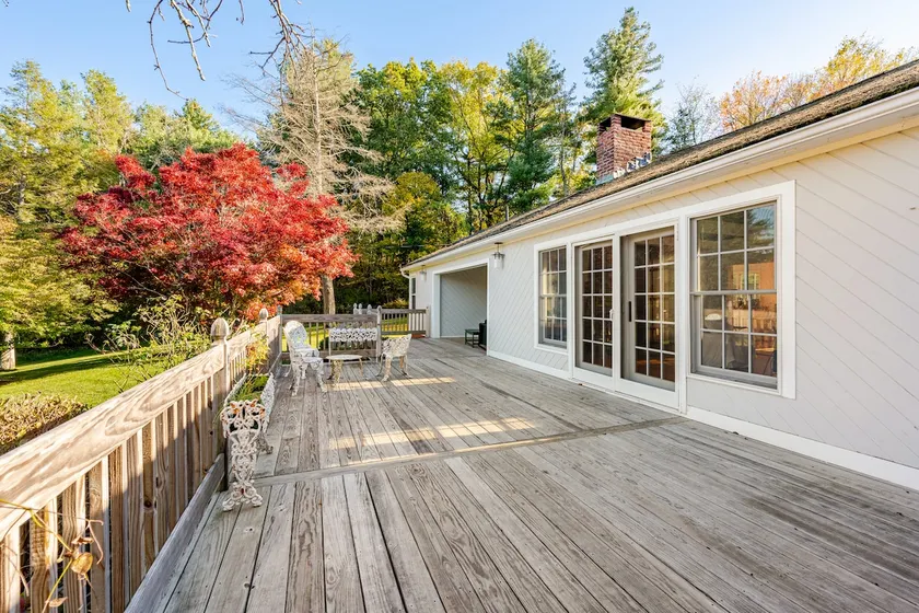 Charming cottage w/ pool, fire pit & privacy - Image 1