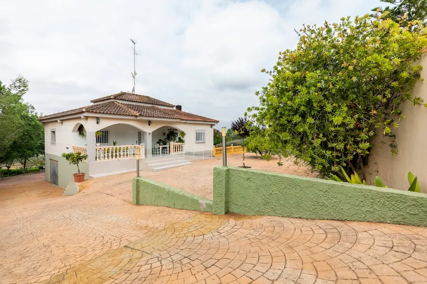 Villa-Chalet, Pool, Torrent, Valencia - Image 1