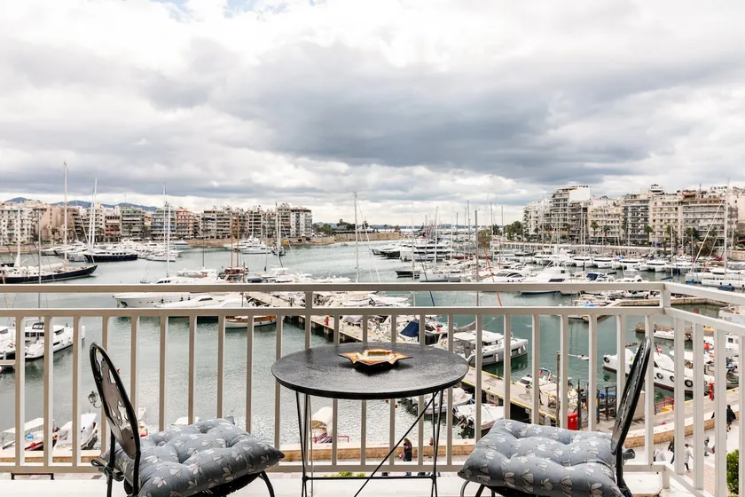 Central apt in front of the sea at Athens Riviera - Image 1
