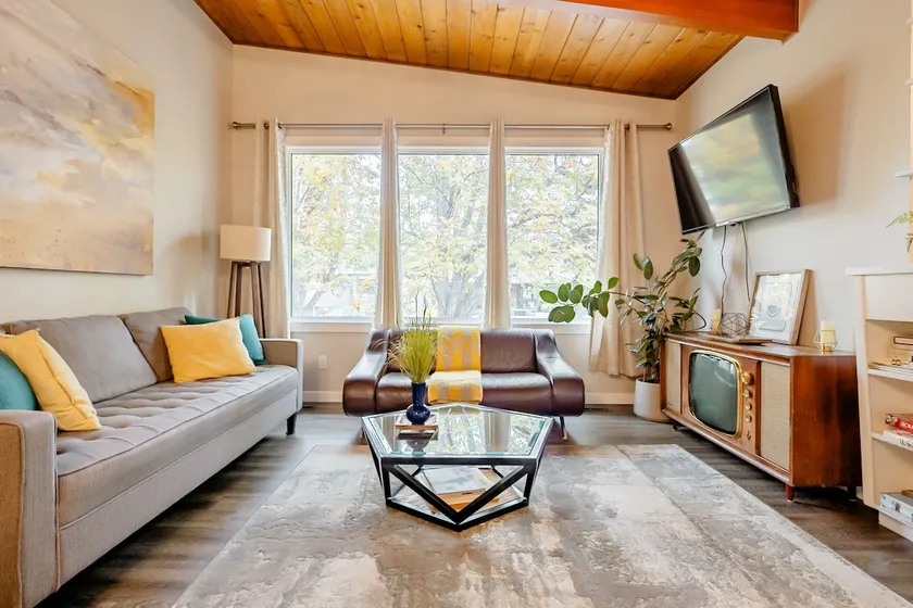 Soak Up the Retro-Inspired Vibe at This Inner City Gem - Image 1