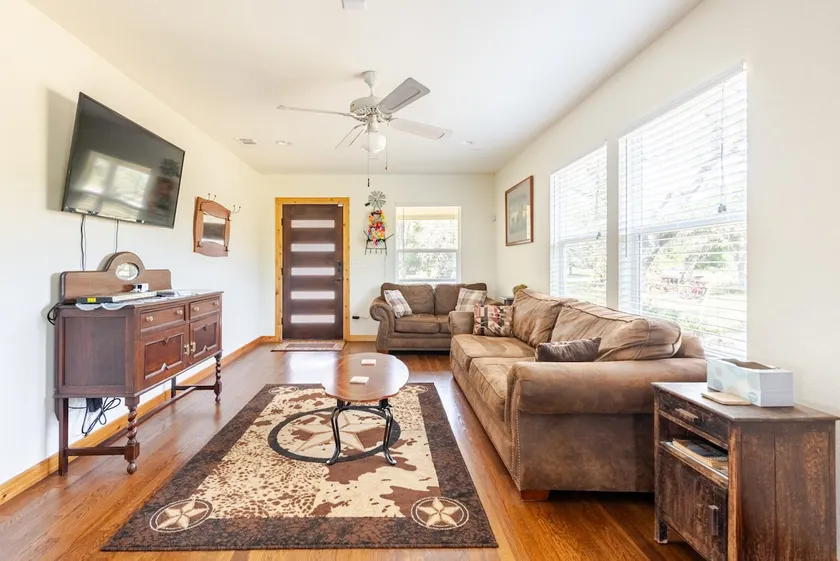 Country Charm, Remodeled 1940's 2 bed 1 bath - Image 1