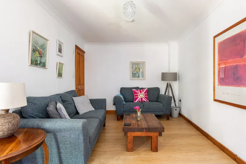 Historic cosy Old Town cottage-parking, garden, 2-min walk to beach - Image 1