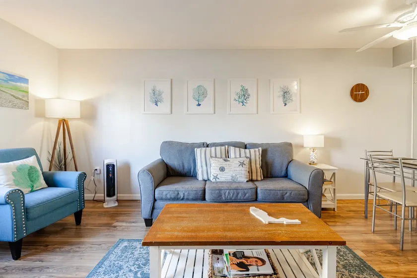 Dog Friendly, 1 Bdr 1 Bath, Private Beach & Pool - Image 1