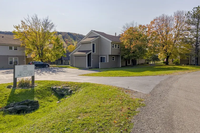 Perfect for a quick getaway. Sleeps 10. - Image 1